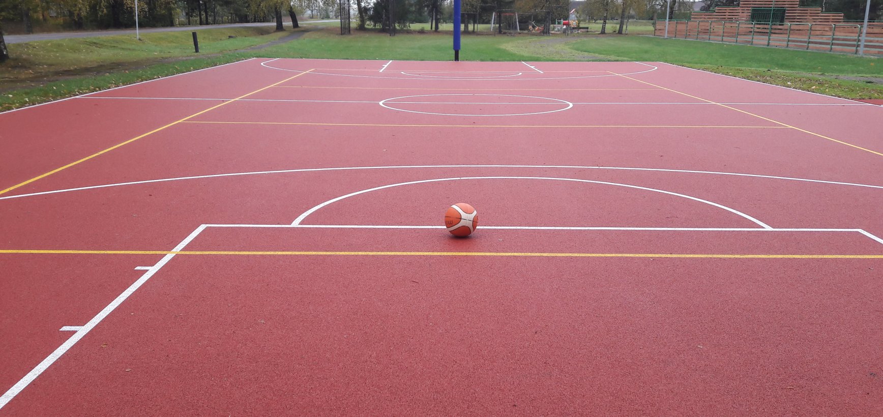 Atnaujintas Alizavos mokyklos stadionas vilioja sportuoti