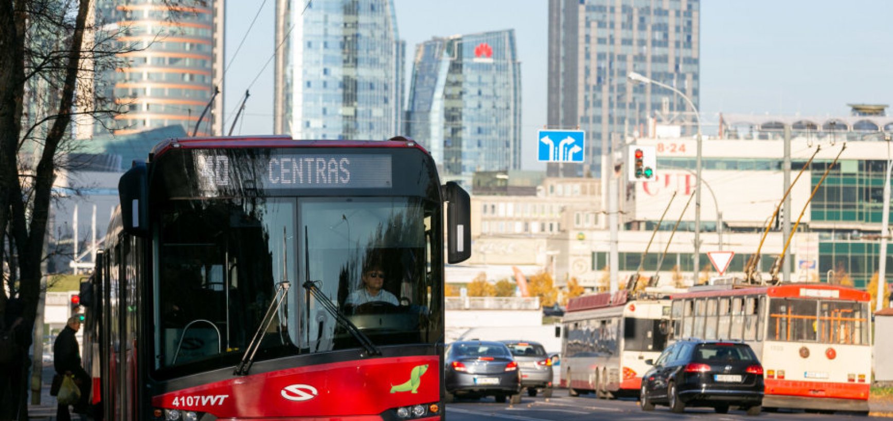 Po praktikos „Vilniaus viešajame transporte“ įsidarbinę mokiniai sėkmingai kopia karjeros laiptais