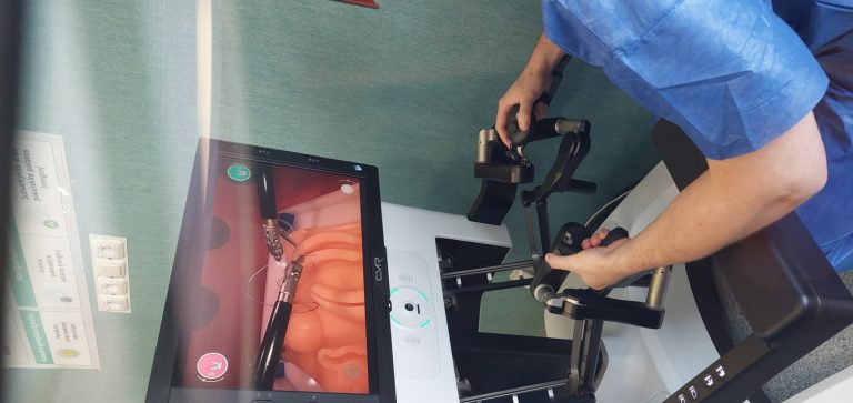 Lietuvos chirurgų rankose – pacientus ir gydytojus tausojantis robotas