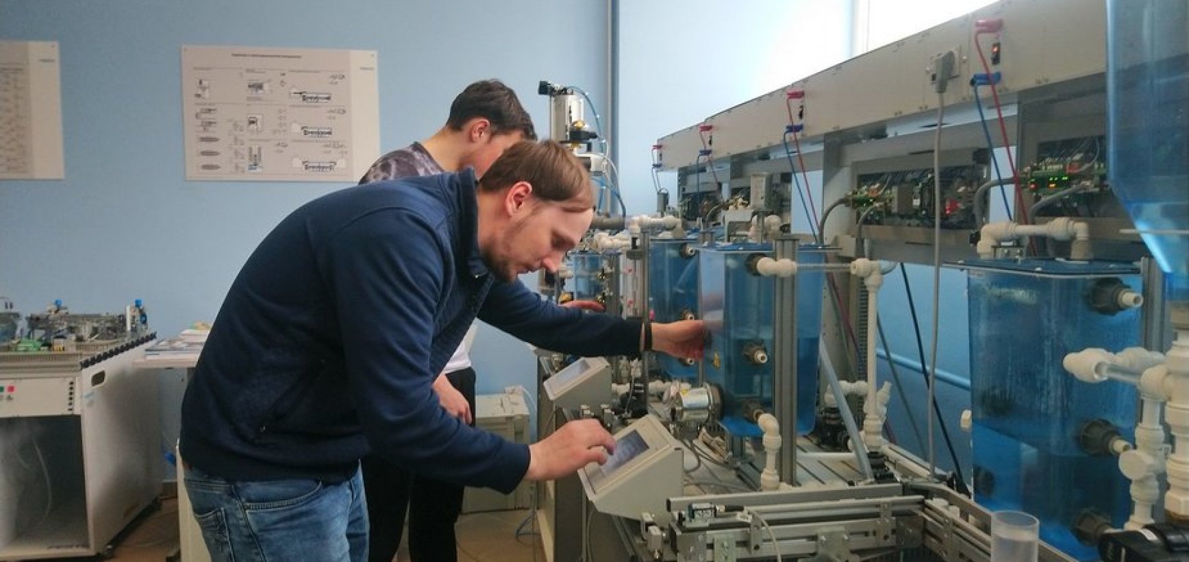 Motyvuotiems mechatronikos specialistams pramonės įmonės atveria duris