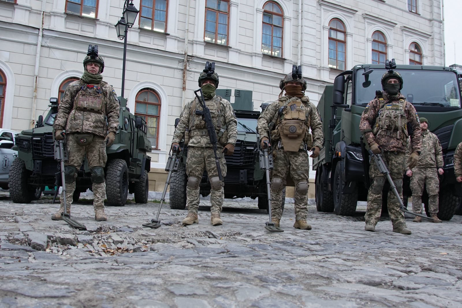 UKR kariai su perduota iranga